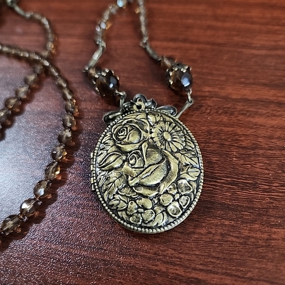 Sweet Romance vintage Beaded Locket - Picture 6 of 8